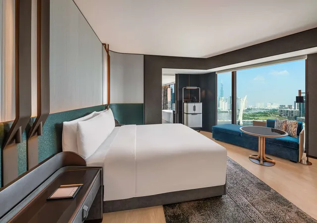 غرفة بريميوم ركنية بسرير كينج بإطلالة على النهر، Hilton Saigon 2/4