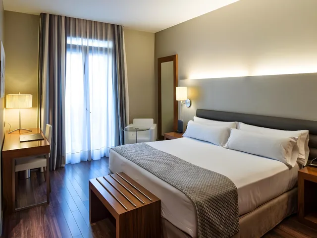 غرفة بسريرين مزدوجين، Hotel Catalonia Ramblas 1/1