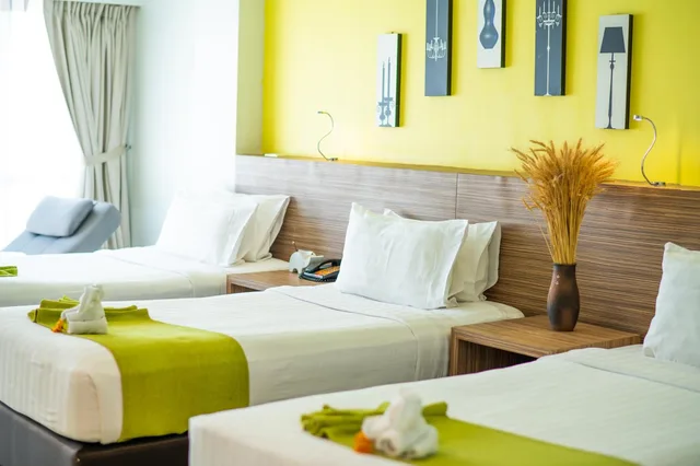 Room, Single Bed, with Extra Bed, View Pent، The Lantern Resorts Patong Phuket 6/9