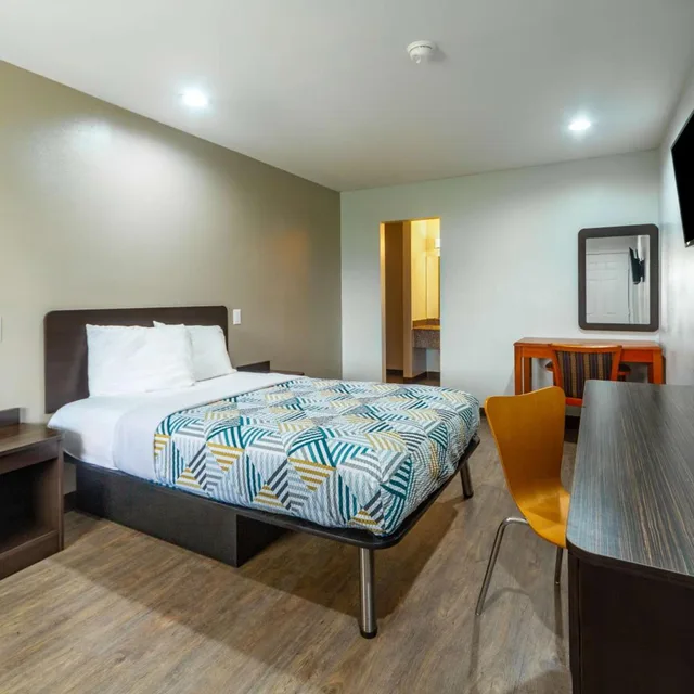 1 King Bed - Smoking, Micfridge، Motel6 Livingston, TX 6/10