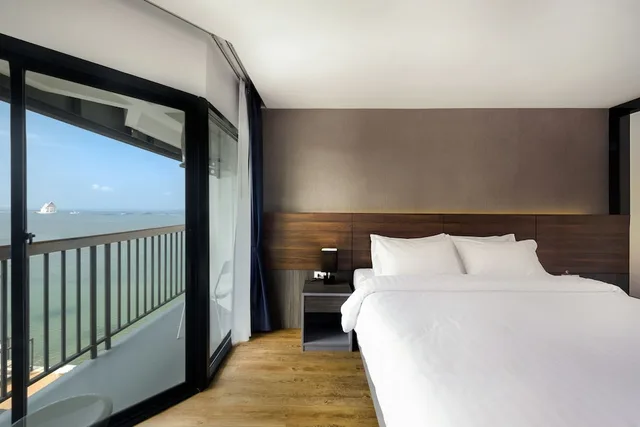 Superior, Double Bed, The Loft Seaside Sriracha Hotel 3/9