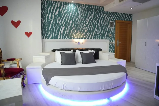 جناح شهر العسل بسرير كوين، Hotel Golden King 5/8