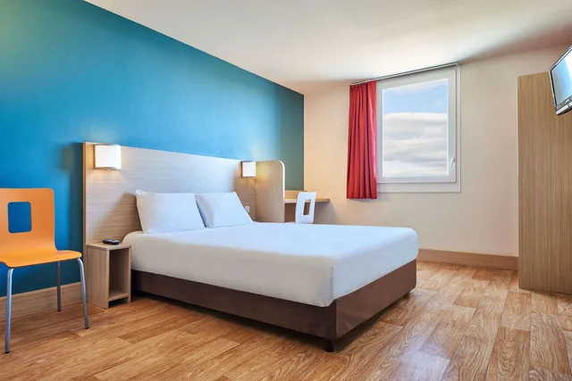 غرفة سوبيريور بسرير مزدوج، Kyriad Direct Mont De Marsan - St Avit 1/10