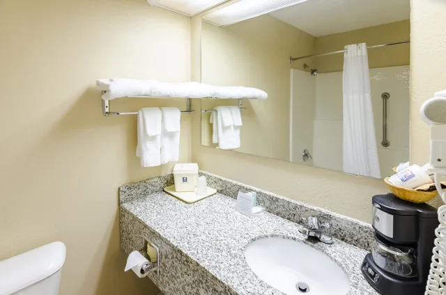 غرفة قياسية بسريرين كوين، Comfort Inn Wytheville - Fort Chiswell 7/9