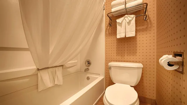 غرفة بسرير كينج، Best Western San Diego Pacific Beach/Mission Bay 8/8