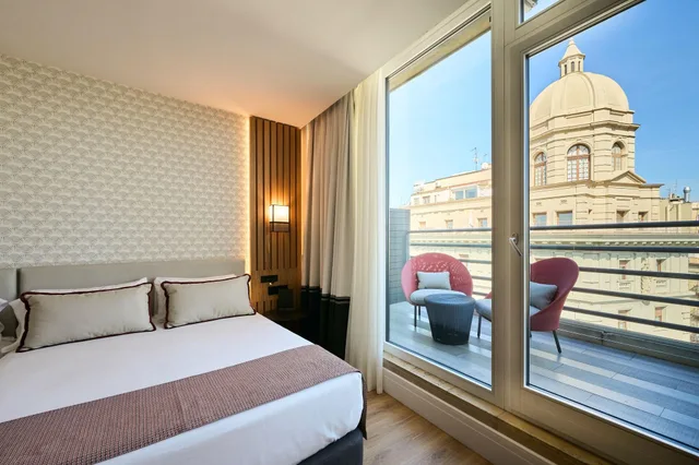 غرفة بريميوم بشرفة مفردة بسرير مزدوج، Hotel Catalonia Ramblas 2/5