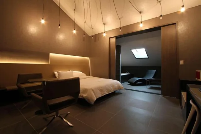 جناح بسرير كوين، Valentine Hotel 1/3