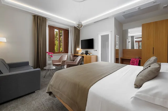 غرفة بسرير كوين بشرفة، Boutique Villa Filaus 2/10