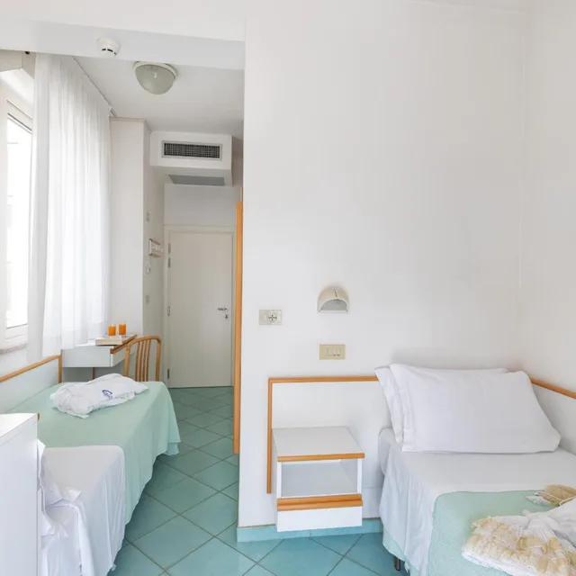 غرفة قياسية بسريرين منفصلين، Hotel Caprice 4/10