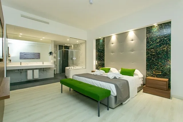 جناح بسرير كوين وسريرين منفصلين بإطلالة على الفناء بجاكوزي، Hotel Terme Venezia 1/2