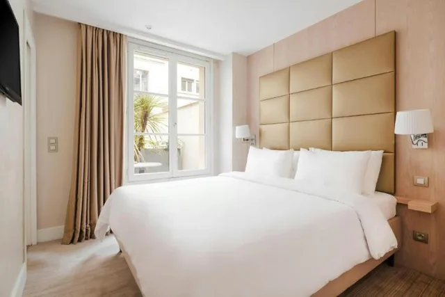 Suite, Outdoor Space, Kitchenette، L Edmond Hotel Parc Monceau 1/1