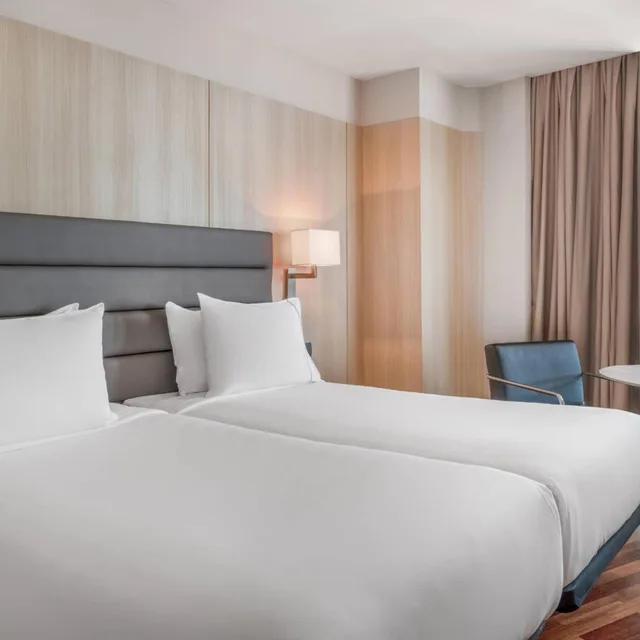 غرفة بسريرين منفصلين بإطلالة في طابق مرتفع، Ac Hotel Gran Canaria 1/3