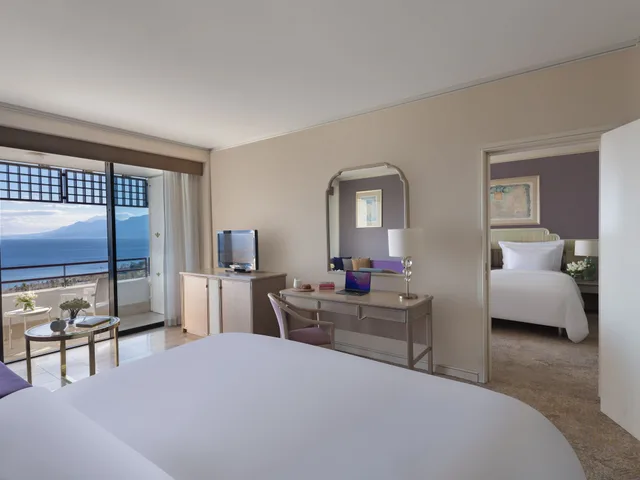 غرفة متصلة بسريرين منفصلين وسرير كينج بإطلالة على البحر، Rixos Downtown Antalya 19/19