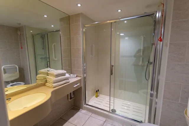 غرفة بسرير كينج لذوي الإعاقة، HOLIDAY INN LIVERPOOL 3/5