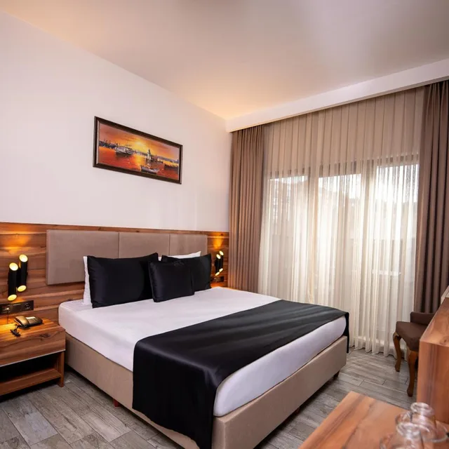 Room, King Bed, Balcony, Mari Suites Hotel 2/7