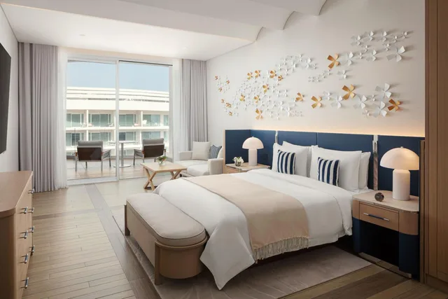 جناح بسريرين كينج بإطلالة على البحر بشرفة بغرفتي نوم، The St. Regis Al Mouj Muscat Resort 3/5