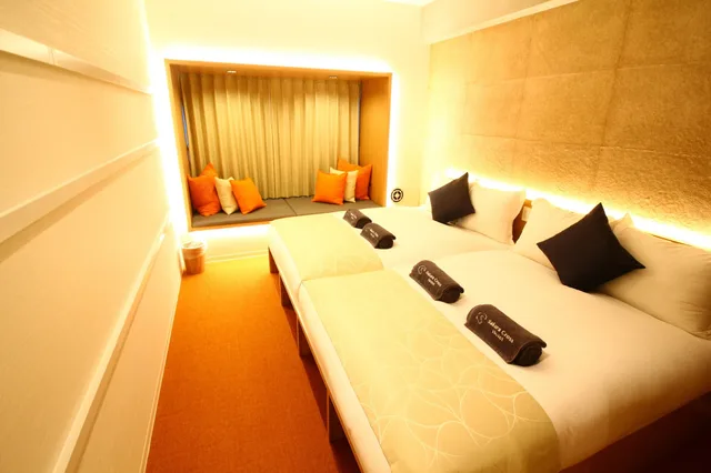 غرفة ديلوكس عائلية بفراش فوتون وسريرين مزدوجين وسرير بطابقين، Sakura Cross Hotel Ueno Okachimachi 1/6
