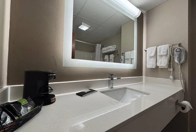 غرفة بسريرين مزدوجين، Super 8 by Wyndham Grayville 6/9