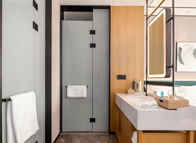 Deluxe, King Bed, Hilton Garden Inn Fenyang Yulongwan 4/6