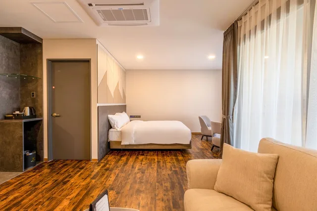 جناح عائلي بريميوم بسريرين كوين، Urbanest Hotel 2/5