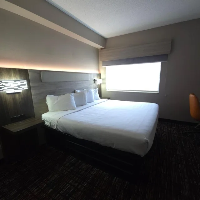 غرفة سوبيريور بسرير كينج، Reston Inn & Suites 5/10