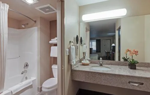 غرفة، Hawthorn Suites By Wyndham Napa Valley 3/3