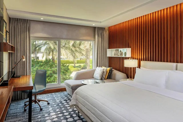 Deluxe, Double Bed, Garden View, Le Meridien Dubai Hotel and Conference Centre 2/8