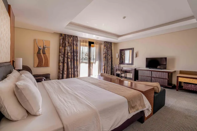 غرفة بريميوم بسرير كينج بإطلالة على المسبح بغرفة نوم واحدة، Coron Westown Resort 2/10