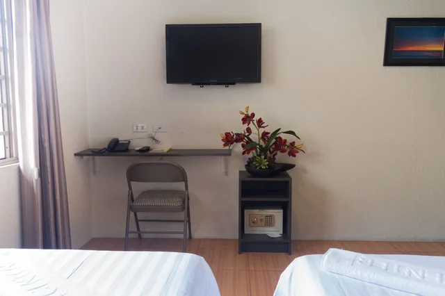 غرفة قياسية بسريرين منفصلين، Baguio City Center Hotel 2/4