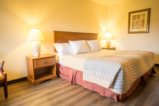 غرفة اقتصادية بسرير كوين، Sunnyside Inn & Suites 10/10