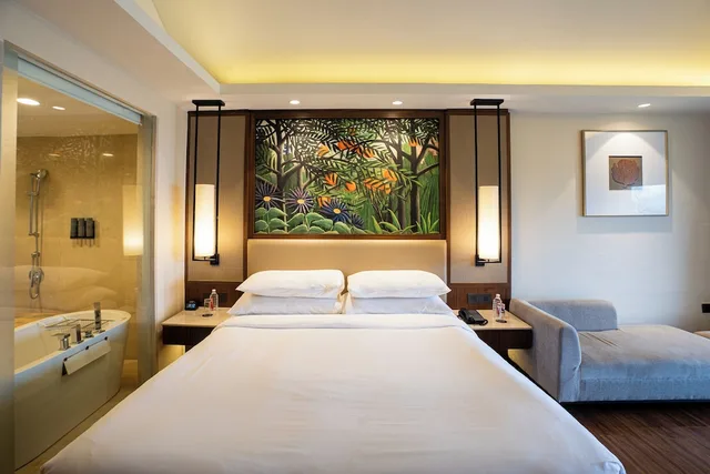 غرفة ديلوكس بسرير كينج بحوض استحمام، Courtyard by Marriott Mahabaleshwar 8/10