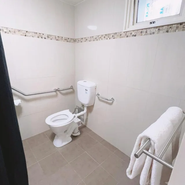 جناح، Carlton Lygon Lodge 7/8