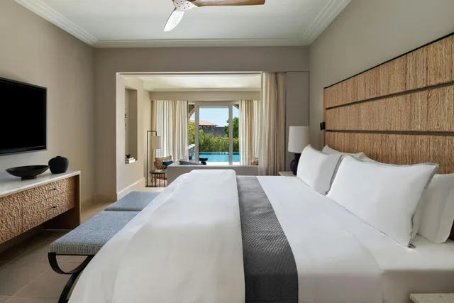 Garden, Infinity, Guest Room, Superior, King Bed, Sofa، The Westin Resort, Costa Navarino 1/11