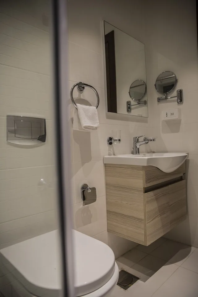 Royal, Suite, King Bed, Balcony, Naylover Hotel Suites 3/3