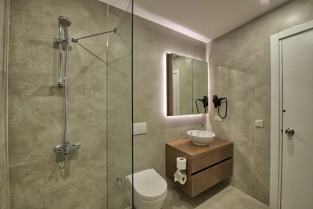 شقة عائلية بسريرين كوين وسريرين منفصلين بإطلالة على البحر بغرفتي نوم مع أريكة، Arkk Homes 3/6