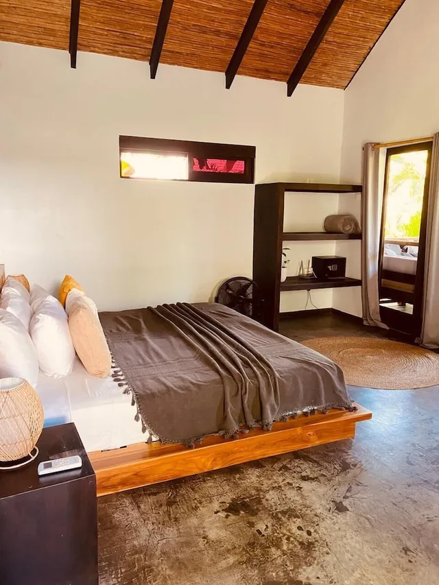 Studio, Suite, King Bed, Pool View, Kitchen, Lua Villas 2/4