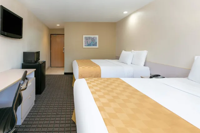 غرفة بسريرين كوين، Travelodge by Wyndham Arlington/Dallas Area 1/7
