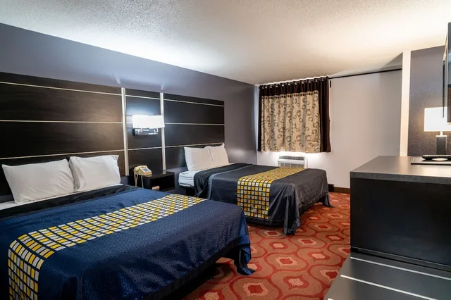 غرفة قياسية بسريرين كوين، Coratel Inn & Suites by Jasper Hastings 1/10