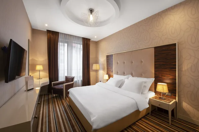 جناح بزنس بسرير كينج، Crystal hotel Belgrade 1/7