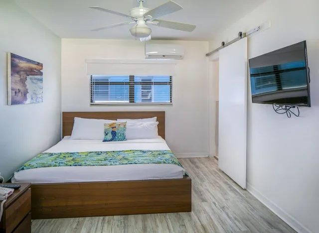 Studio, Suite, King Bed, Pool Side، The Villas at St Pete Beach 3/3