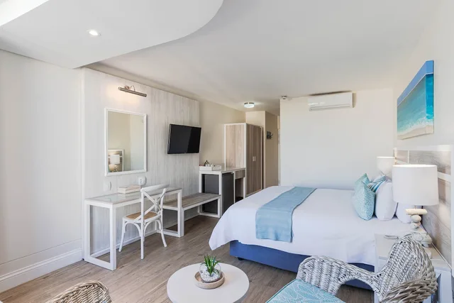 غرفة بريميوم بسرير كينج، BAYVIEW HOTEL 5/10