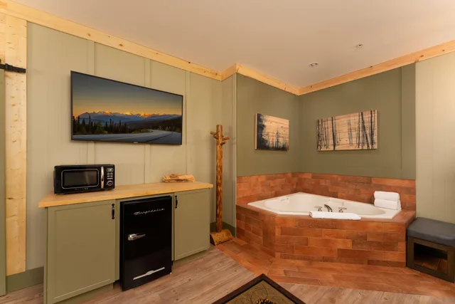 Designer, Bunk Bed, Queen Bed, Jetted Tub، Prestige Harbourfront Resort, WorldHotels Luxury 2/3