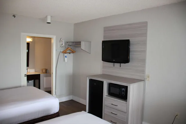غرفة بسريرين مزدوجين، Boca Suites Deerfield Beach, SureStay Collection by Best Western FL 3/9