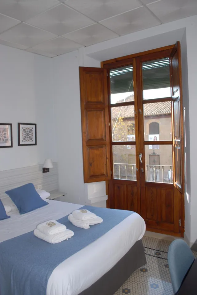 Room, Double Bed, External Bathroom، La Perla Granada Suites 1/3