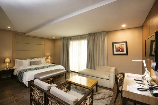 غرفة ديلوكس بسرير كينج وسرير فردي، Goldberry Suites and Hotel Mactan 3/10
