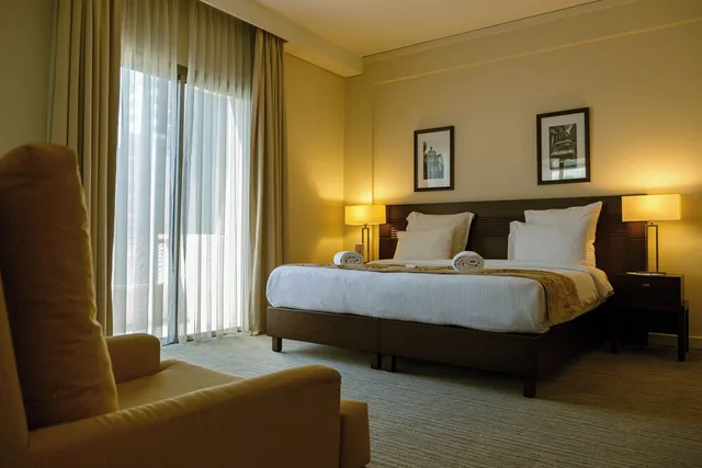 Business, Suite, Twin Beds, Kitchenette, The Parisian Plaza 4/5