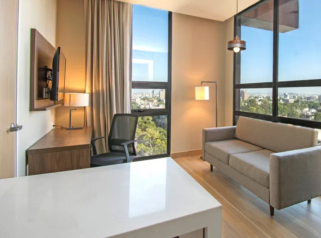 جناح بسرير كوين بغرفة نوم واحدة، Staybridge Suites Guadalajara Novena 1/3