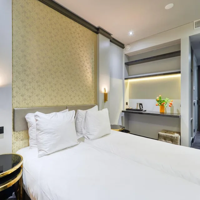 غرفة بسرير مزدوج بإطلالة على البحيرة، G Hotel 3/5