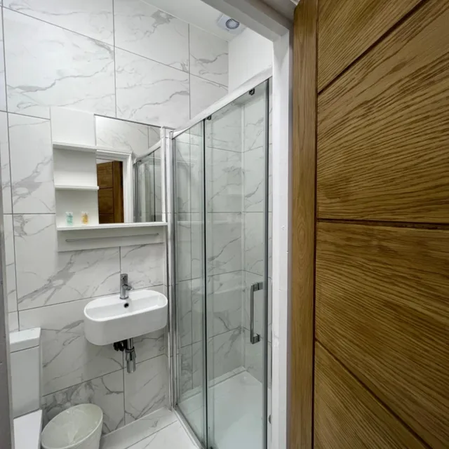 Room, Single, Private Bathroom, Plaza London Hotel 5/7
