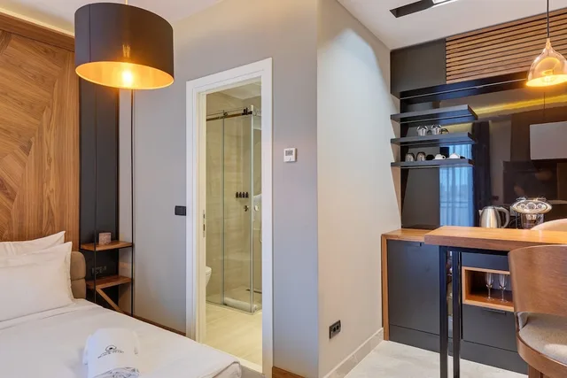 غرفة سوبيريور بسرير كوين بإطلالة على المدينة، Black Pearl Luxury Suites 3/6